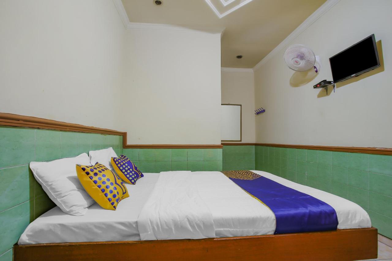Spot On 90092 Dewi Safitri Hotel Семаранг Екстер'єр фото